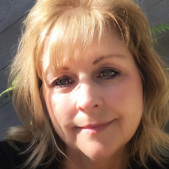 Meet your Posher, Carol - Picture 1 of 1